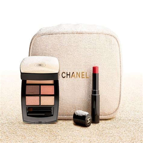 chanel クリスマスコフレ|シャネル23年クリスマスコフレ、“限定ポーチ付き”アイシャドウ.